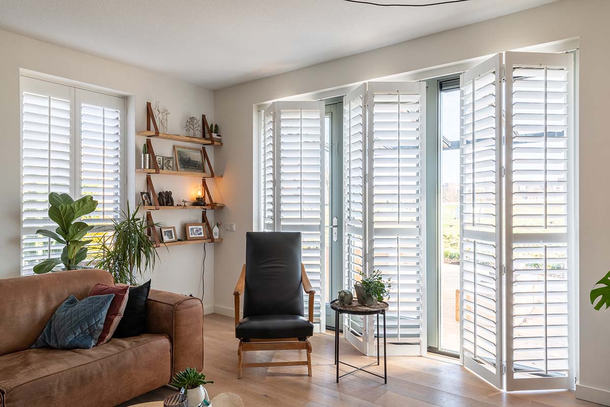 Shutters op rails gevouwen