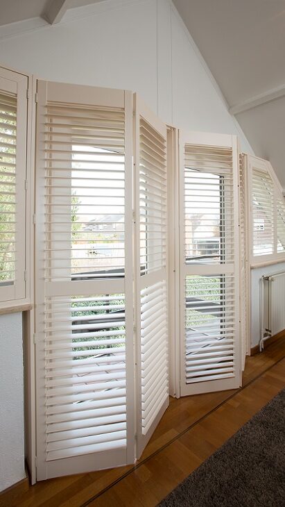 Witte shutters als raambekleding