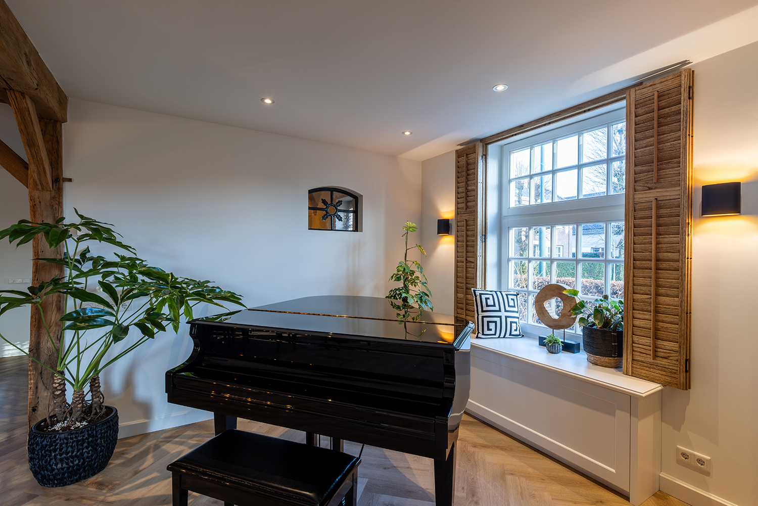 Houten shutters in woonkamer