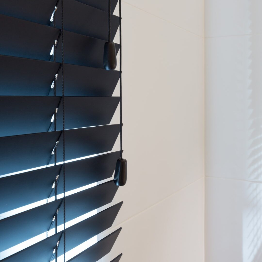Zwarte-jaloezieën